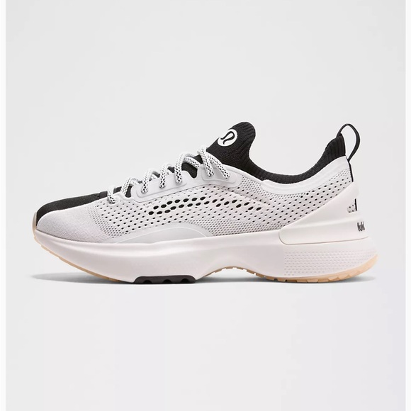 NWOT Lululemon Women's Chargefeel 3 Workout Shoe white/black - Picture 3 of 12